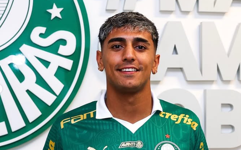 Facundo Torres é apresentado pelo Palmeiras e minimiza concorrência: 'Jogo onde precisar'