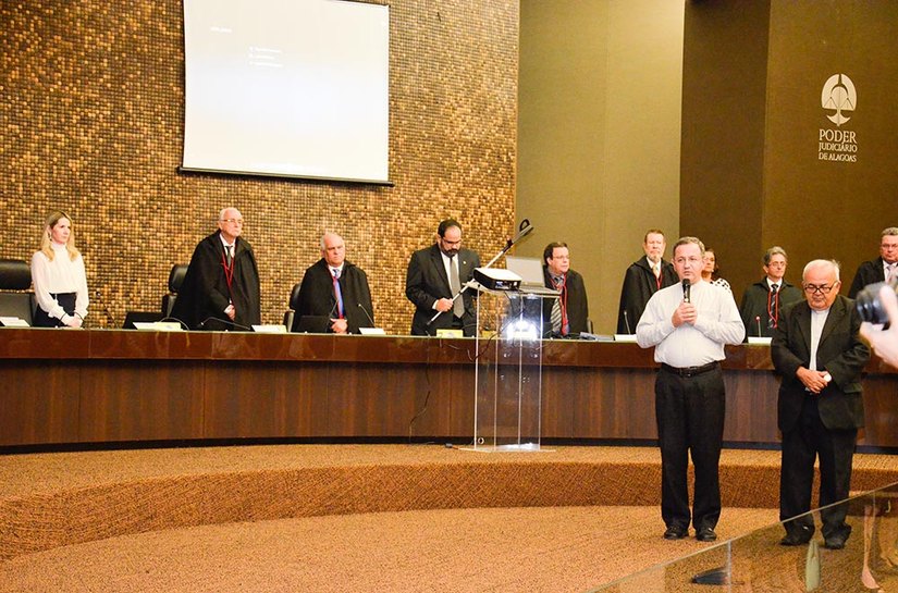 Rosa Albuquerque participa de homenagem ao desembargado James