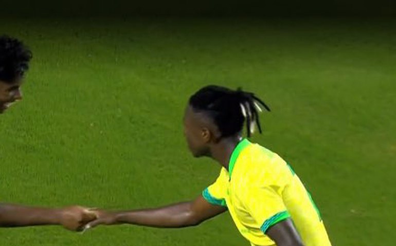 Brasil vence México por 3 a 2 em jogo de falhas defensivas e dificuldades de criação