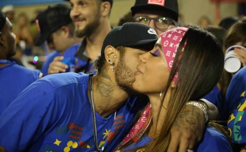 &#8216;Não só ele, mas metade do camarote&#8217;: Anitta fala sobre beijo em Neymar