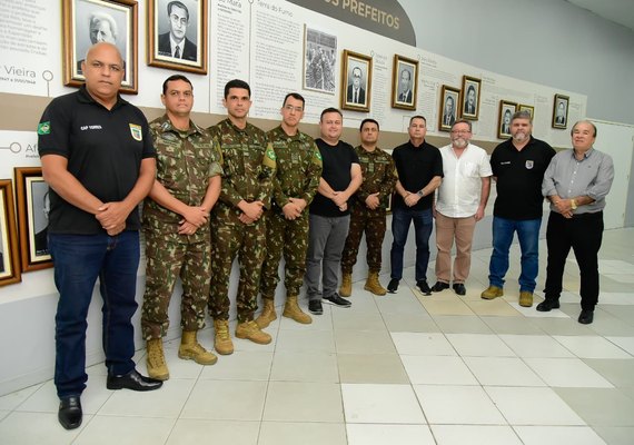 Centro Administrativo de Arapiraca recebe a visita do comandante do 59º BIMtz