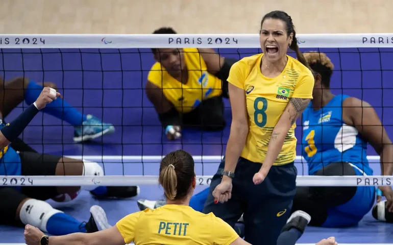 Brasil vence Ruanda na estreia do vôlei sentado feminino em Paris 2024