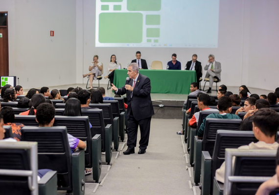 Justiça Eleitoral fala sobre democracia para estudantes da rede pública municipal de Penedo