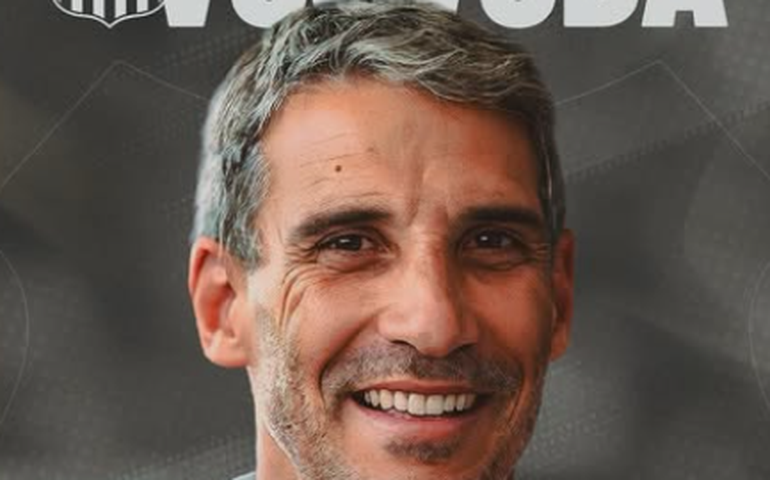 Santos oficializa contratação do técnico Juan Pablo Vojvoda