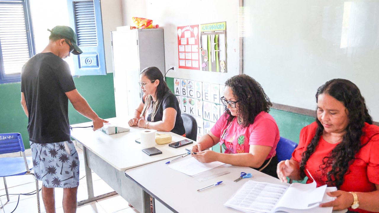 Eleitores participam de eleição simulada no Maranhão