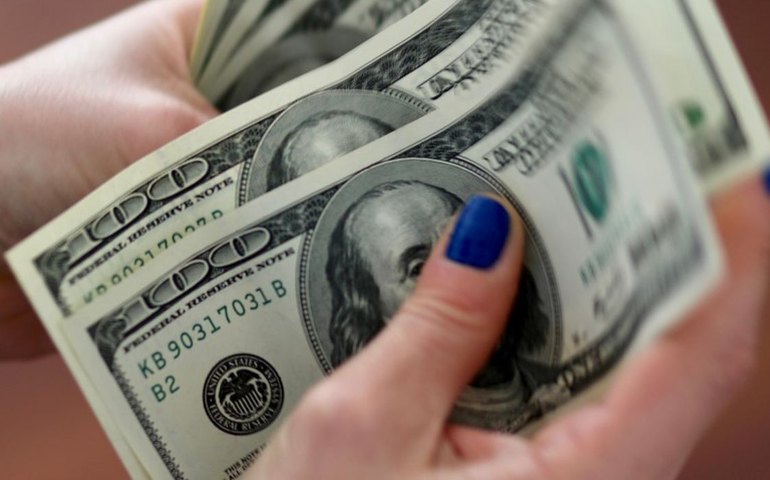 Desigualdade se acentua nos EUA: enquanto ricos gastam mais, quem tem menos passa por dificuldades