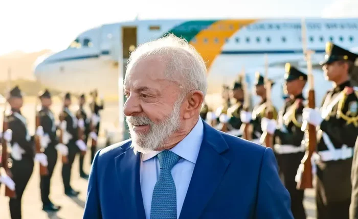 Lula fez os exames pré-operatórios na quinta-feira e será operado hoje