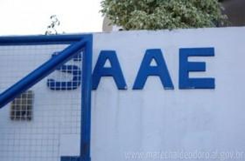 Prefeito de Marechal Deodoro tranquiliza servidores do SAAE