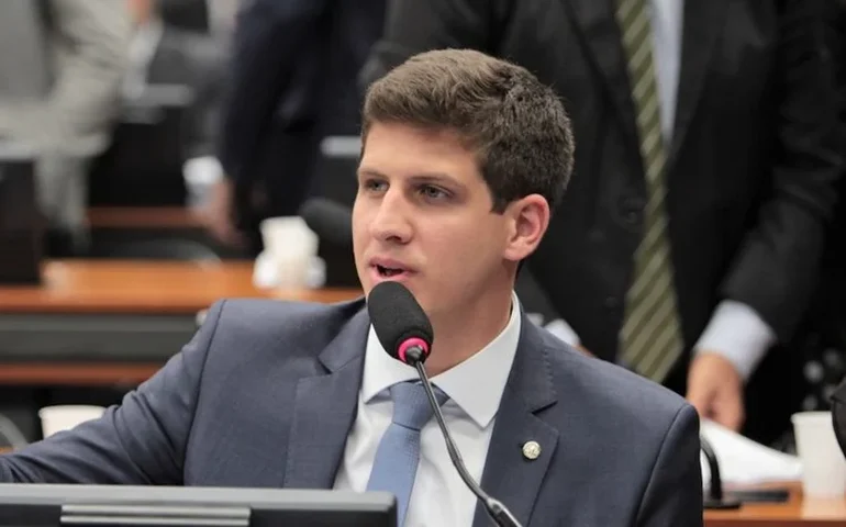 João Campos define chapa com Marília e Humberto ao Senado, e Silvio Costa Filho anuncia candidatura a deputado