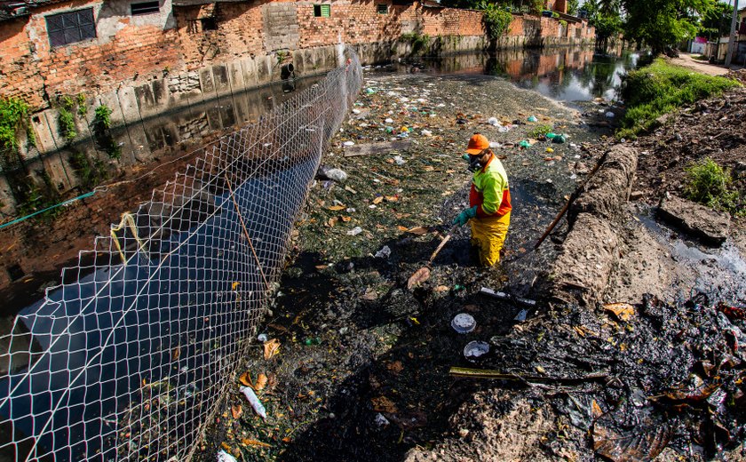 Descarte irregular de resíduos é principal causa de transbordamentos de córregos da capital