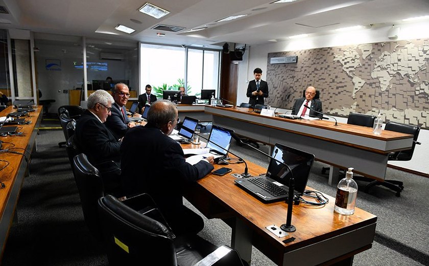 Esperidião Amin é eleito presidente da Subcomissão de Defesa Cibernética