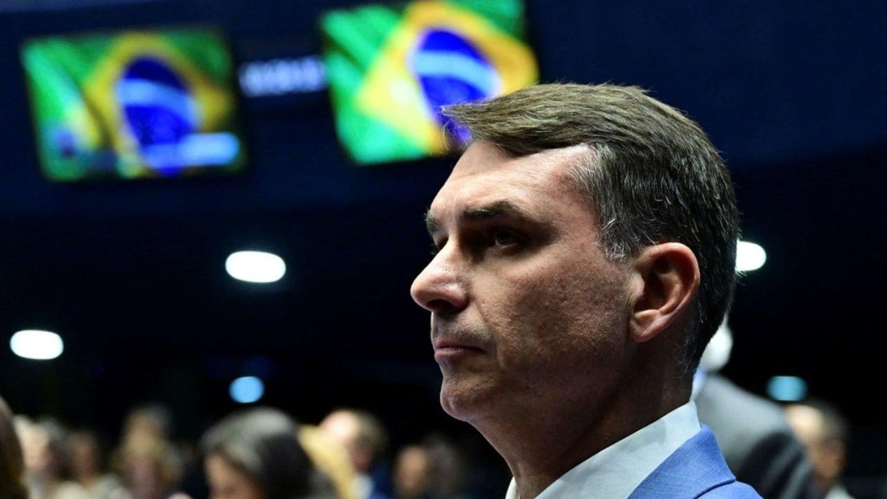 Flávio Bolsonaro promete ampliar laços com Israel e mover embaixada para Jerusalém