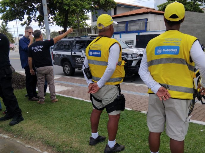 Banhista encontra crânio na orla e aciona o Ronda no Bairro