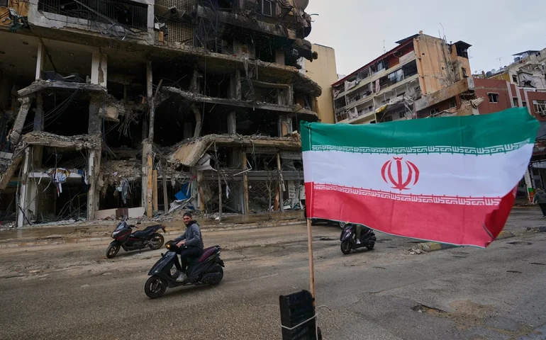 Trump oferece mensagens contraditórias sobre o caminho a seguir para a guerra dos EUA contra o Irã