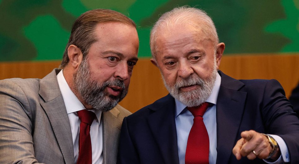 Lula e ministro em diálogo. Fonte: Internet 