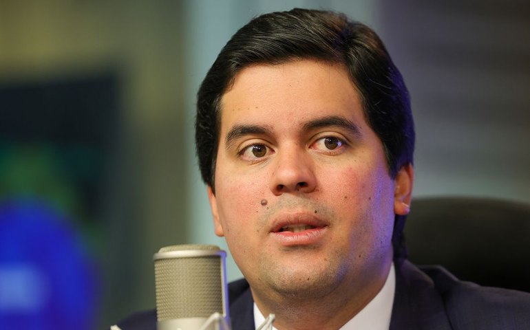 Partidos punem ministros do Esporte e Turismo por desobediência