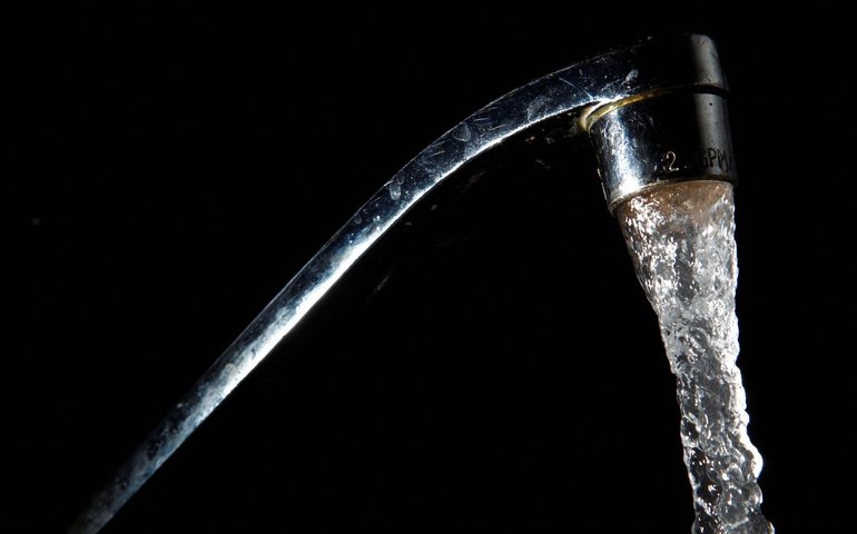 Técnicos avaliam qualidade da água de rio que abastece Belo Horizonte