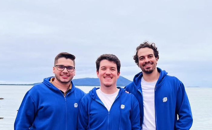 André Valente e demais colaboradores da startup André Valente e demais colaboradores da startup