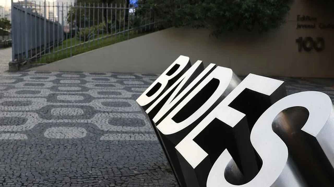 BNDES vence prêmio da Câmara por painel que detalha financiamentos da Nova Indústria Brasil