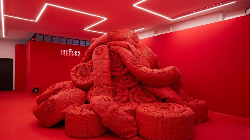 Designers e marca de sandália apresentam obra na MDW 2019