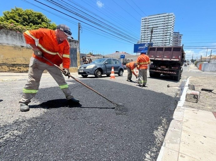 Operação Tapa-Buraco alcança cerca de 37 bairros por mês e reforça manutenção viária em Maceió