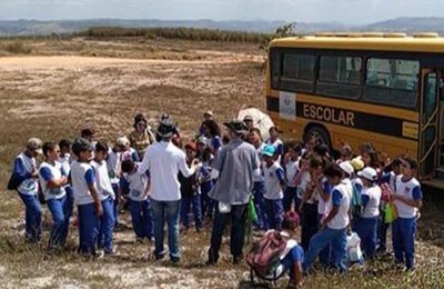 Estudantes anadienses aprendem sobre preservação ambiental em passeio