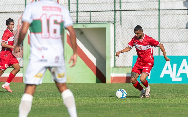 Fragilizado, CSE é goleado pelo CRB no Juca Sampaio
