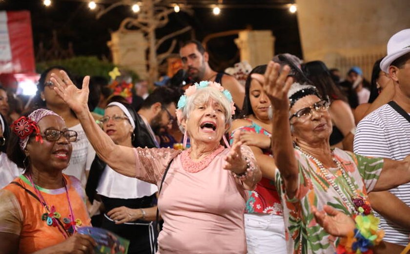 Filhinhos da Mamãe realiza baile e ﻿concurso de fantasias