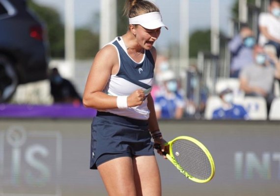 Krejcíková supera Pavlyuchenkova na final e conquista Roland Garros pela 1ª vez