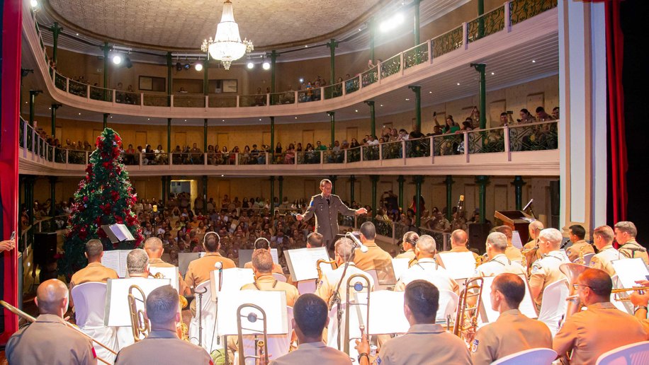 Banda da PM embala o público em apresentação de Concerto Natalino no Teatro Deodoro