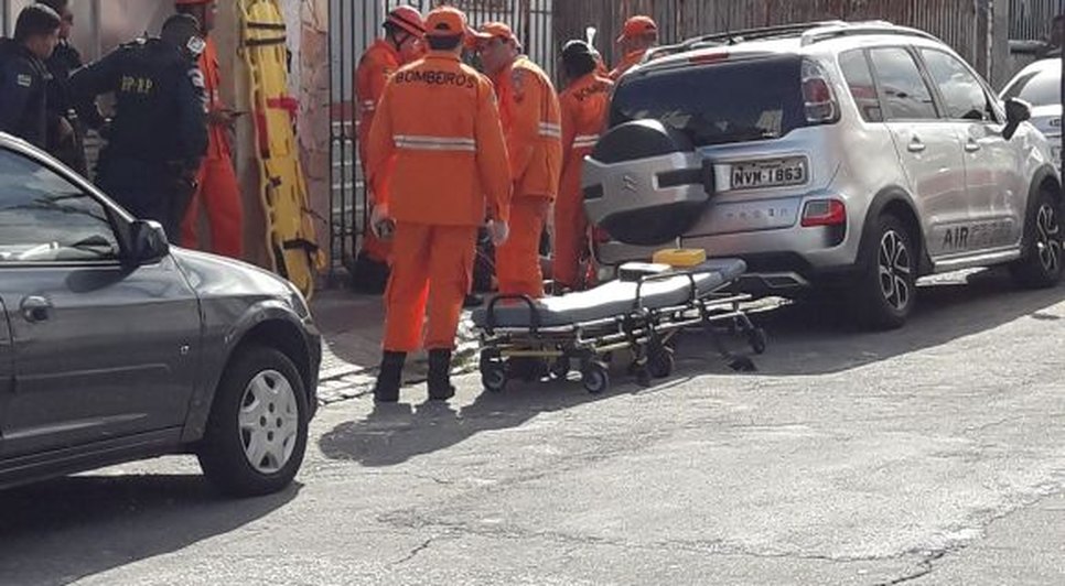 Flanelinha morre estrangulado ao ficar preso na camisa depois de cair de uma casa  / Foto: 0000000