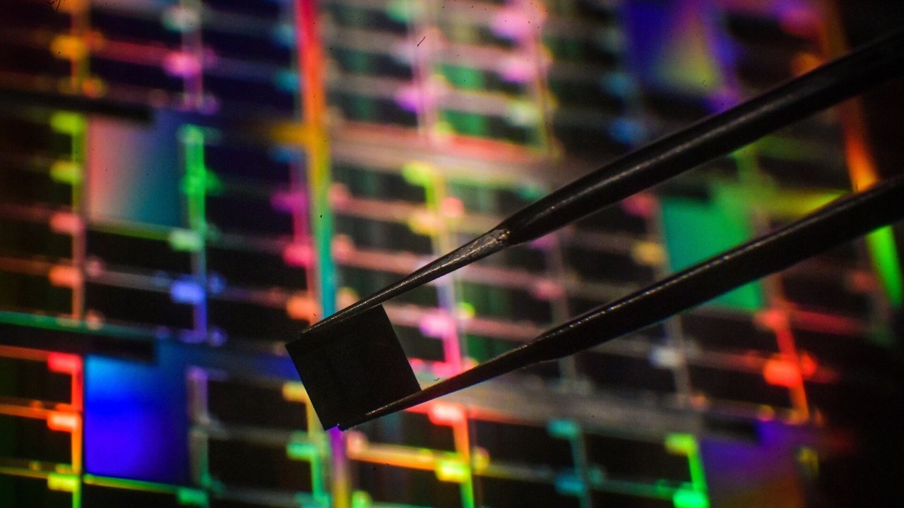 Analista: restrição dos EUA a chips chineses 'não impedirá desenvolvimento da indústria'
