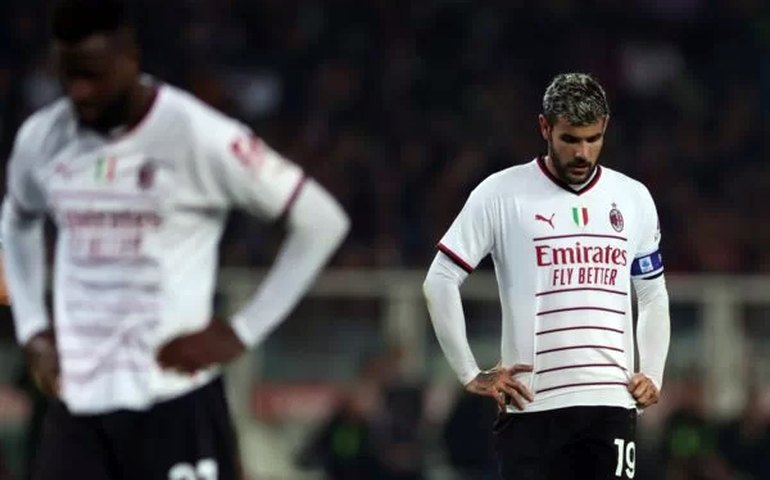 Milan perde para o Torino e fica a seis pontos do líder Napoli