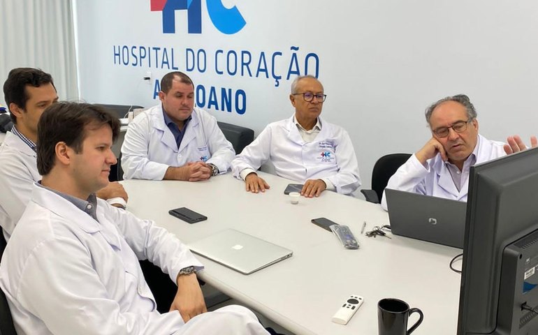 Médicos do Hospital do Coração Alagoano são capacitados por cirurgião de Portugal