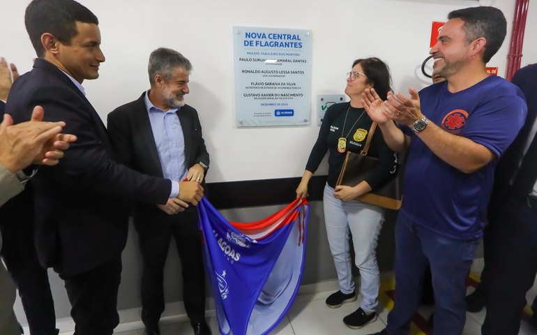 Paulo Dantas e Flávio Saraiva inauguram nova sede da Central de Flagrantes em Maceió
