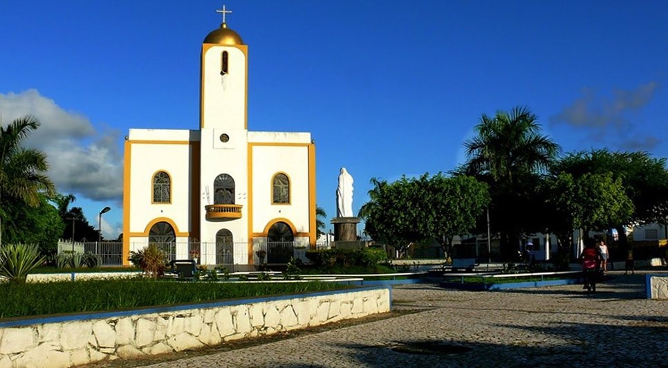 Mulher é atropelada e agredida pelo ex-companheiro na praça da Igreja Matriz de Boquim