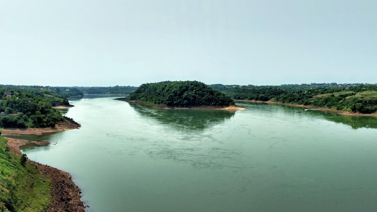 Argentina conclui privatização da hidrovia Paraná-Paraguai, rota estratégica para o Brasil