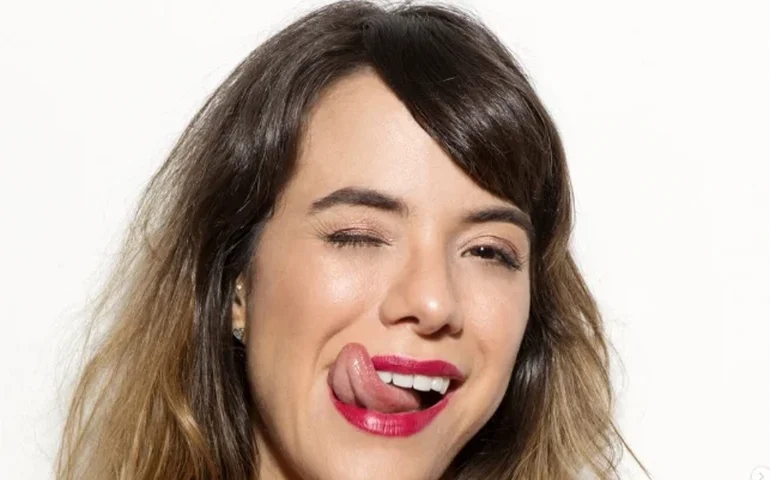 Miá Mello fica presa no Catar devido a bombardeios e relata angústia pela distância dos filhos