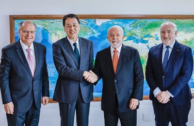 Presidente Lula conversa sobre investimentos no Brasil com CEO da Nissan