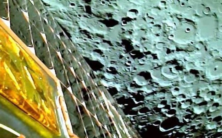 Índia divulga as primeiras fotografias do polo sul da Lua