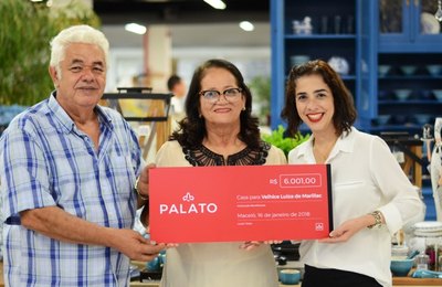 Supermercado divide com instituição alagoana o valor arrecadado das vendas de panetones