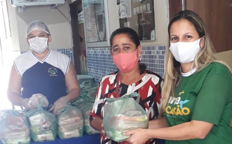 Educação de Santana do Mundaú entrega cerca de 600 novos kits de gêneros alimentícios
