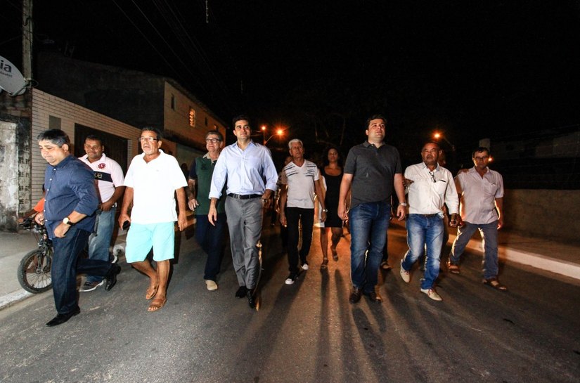 Rui entrega ruas pavimentadas na Santa Amélia