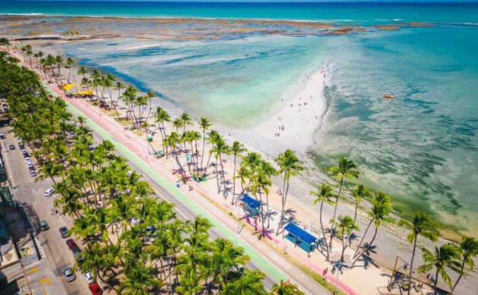 Caminho de Moisés na maré baixa na Praia de Ponta Verde