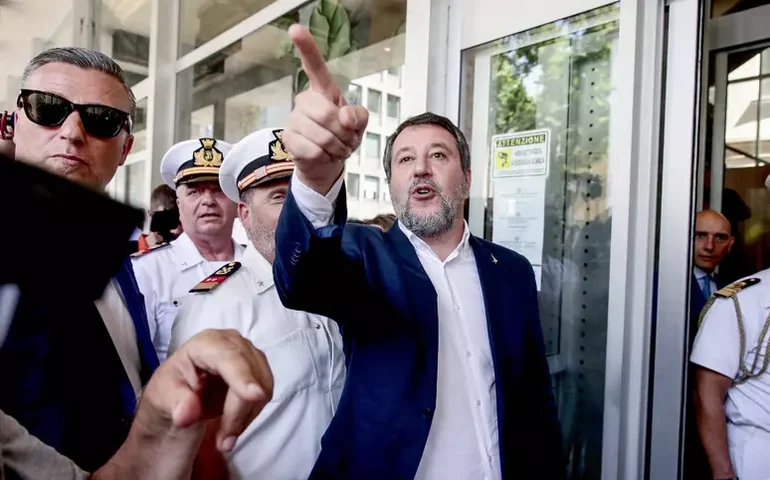 Vice-premiê da Itália defende Bolsonaro: 'Amado por seu povo'