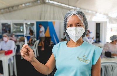 Maceió inicia vacinação de adolescentes de 13 anos
