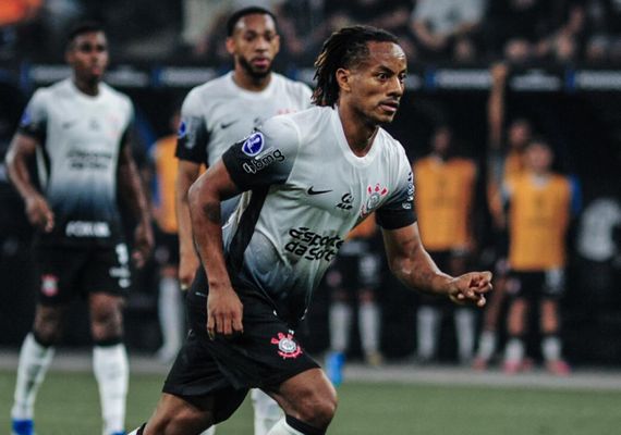 Corinthians anuncia a renovação de contrato com André Carrillo até a metade de 2026