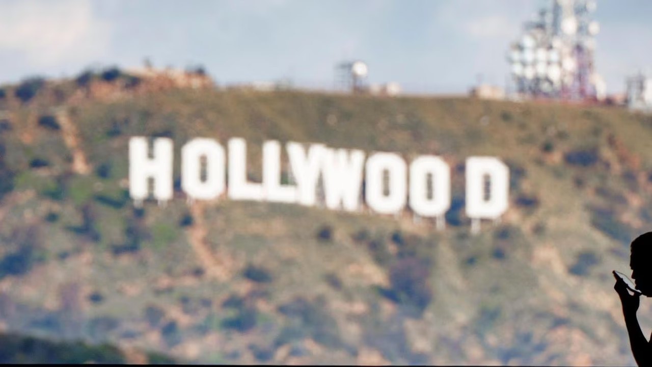 Roteiristas de cinema e televisão de Hollywood anunciam greve