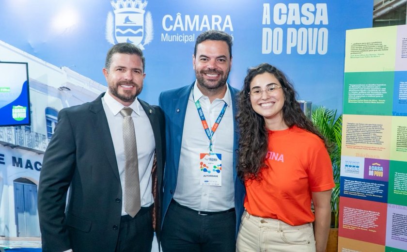 Presidente Chico Filho e os vereadores Thiago Prado e Teca Nelma estiveram presentes na abertura do evento, no Centro de Convenções