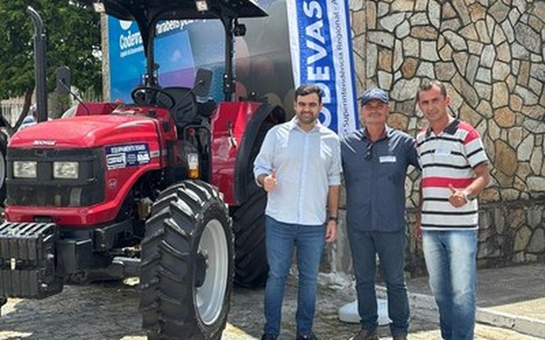 Codevasf entrega equipamentos agrícolas para impulsionar a agricultura familiar em Alagoas
